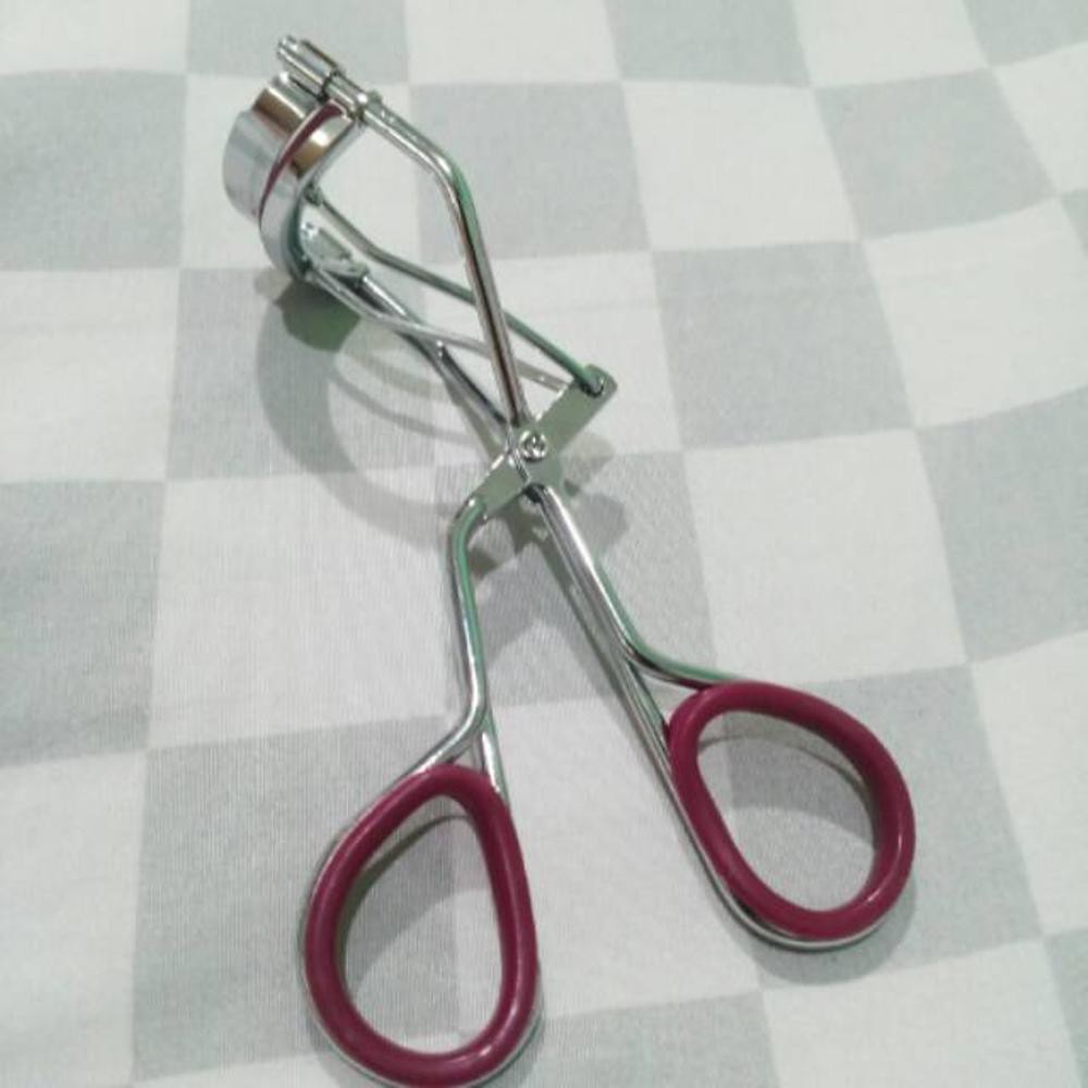 TO eyelash curler