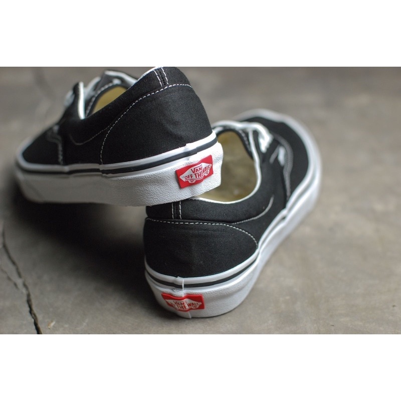 ( 8.8 ) ORIGINAL 100% Vans Era Classic Black and White BNIB