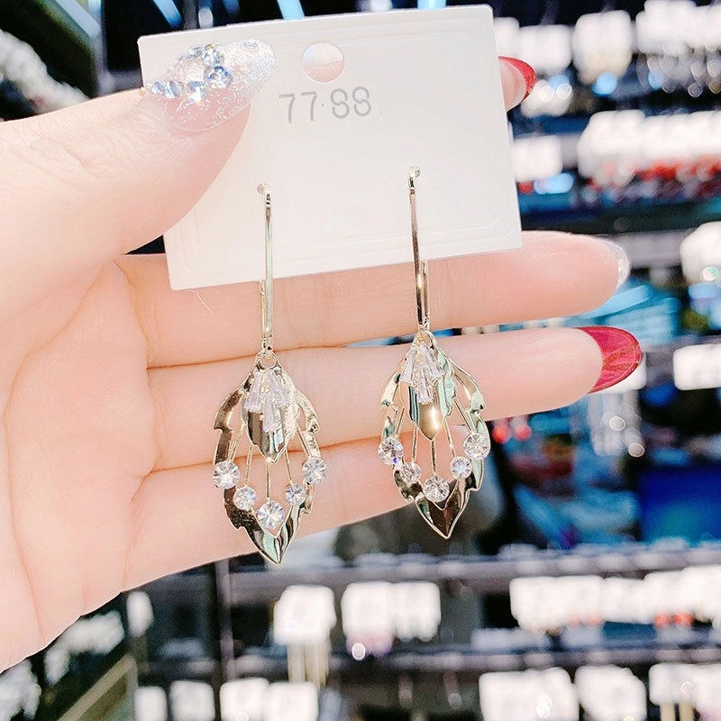 Anting Bentuk Daun Geometris Multilayer Bahan Zirkon Untuk Wanita