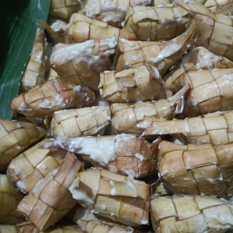 

Ketupat ketan Santan min pembelian 20 pcs