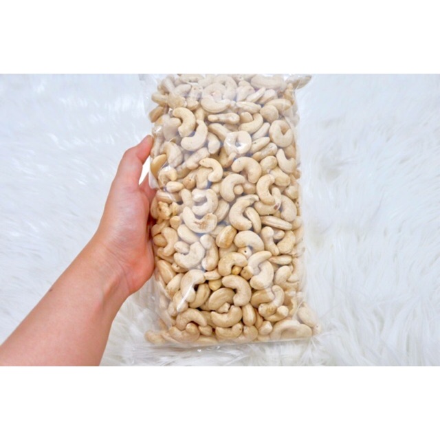

Kacang Mede super 1 KG