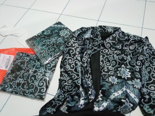 Kemeja Batik Semi Sutra Silky Premium Pria Lengan Panjang Puring Istimewa