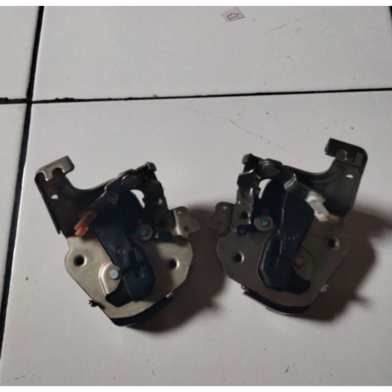 door lock pintu mobil Hyundai H300 original hrg satuan atau per pcs