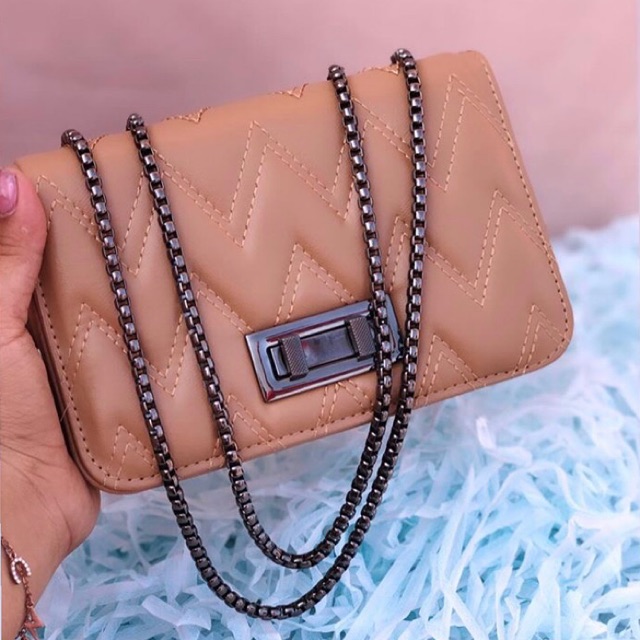 kebbebsbsknzbsbdjdnkd