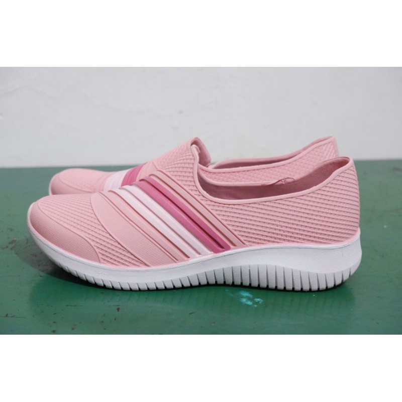 Sepatu slip on wanita pro att lentur dan nyaman dipakai