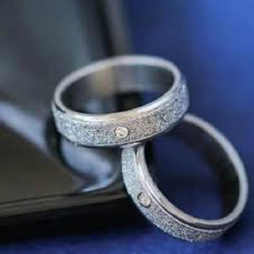 COD KK!!! CINCIN Kawin Pasir Mata Silver Dapat 2 pcs Dan Free Box Cincin Model Love Berlapis Emas