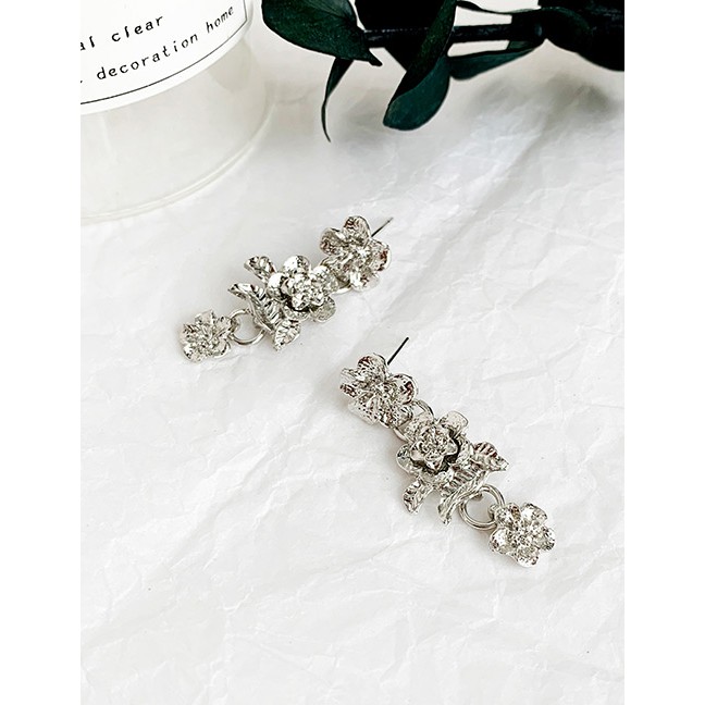 LRC Anting Tusuk Fashion Alloy Flower Earrings D09600