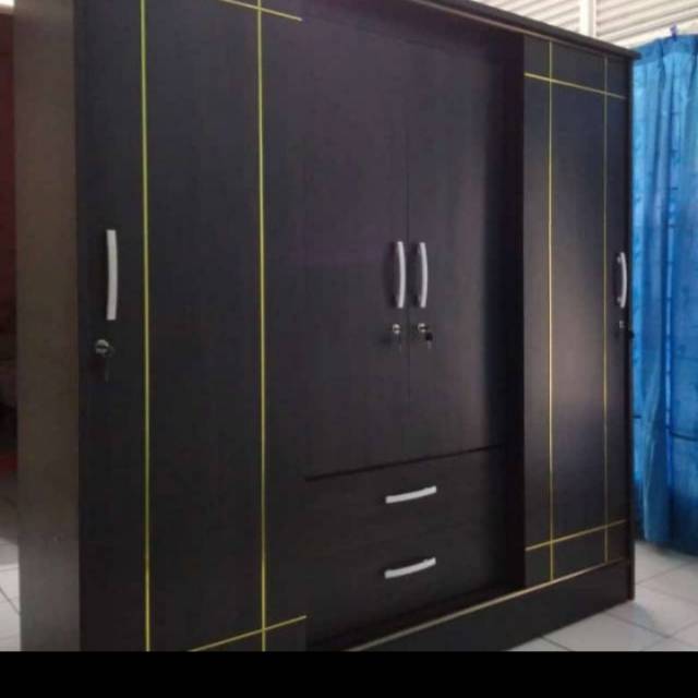 lemari pakaian 4 pintu