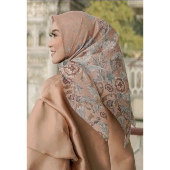 Preloved Royale Papaya No Box Buttonscarves