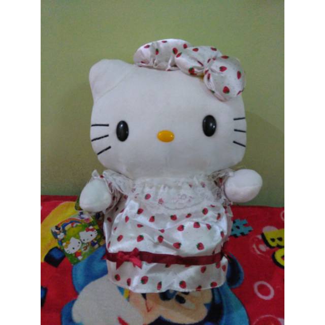 Boneka Hello Kitty Topi Strawberry