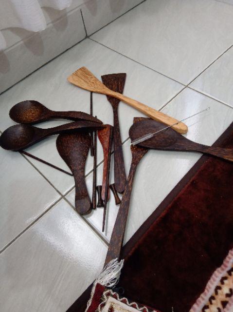 Satu Set Peralatan Dapur Kayu Aren
