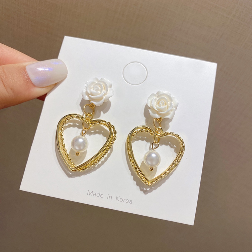 1 Pasang Anting Stud Desain Hati Mawar Besar Aksen Mutiara Gaya Retro Untuk Wanita