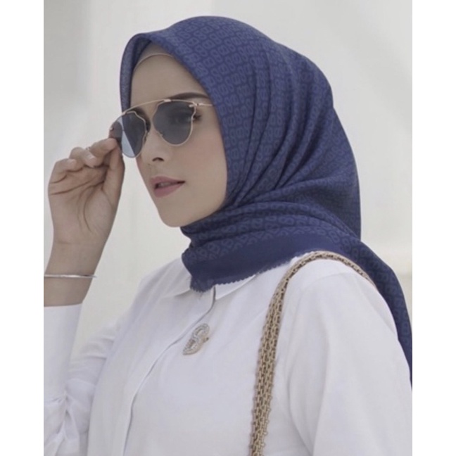 buttonscarves tapis square oxford blue