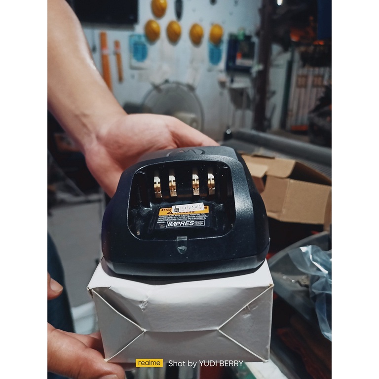 Charger ht motorola apx1000 baru