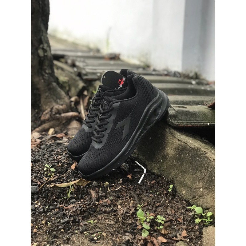 Sepatu DIADORA ACENTA MONO BLACK (MEN)