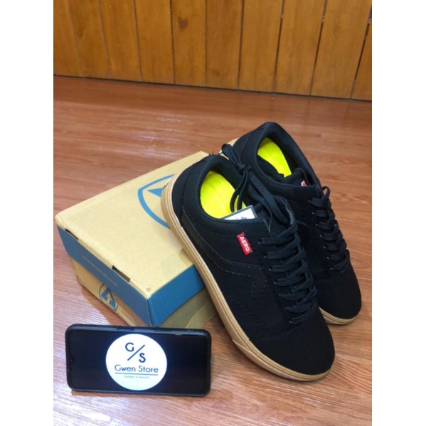 Aerostreet Massive Hitam Hitam Gum BNIB - Sepatu Sneakers Casual