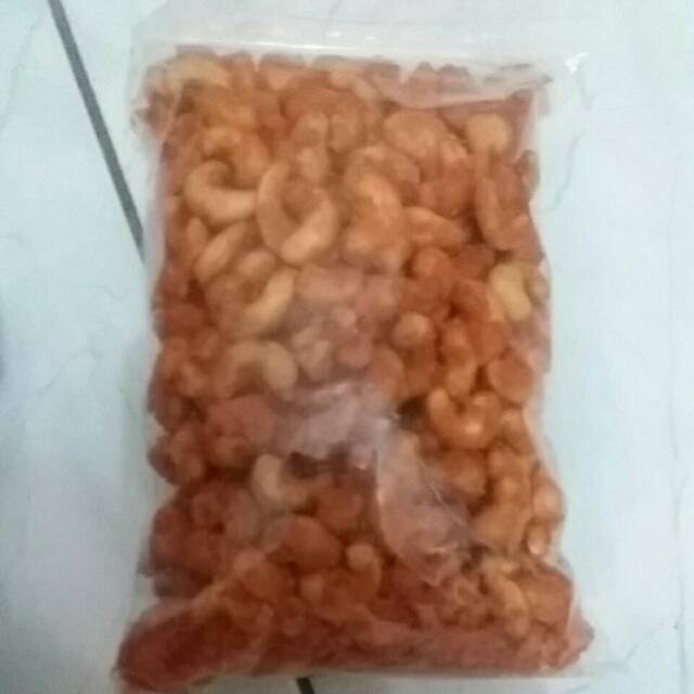 

Kacang mede pedas