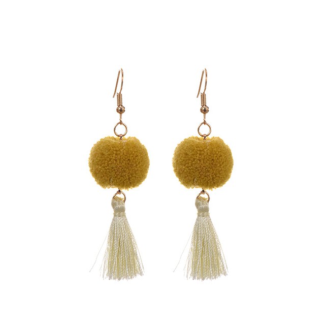 LRC Anting gantung Fuzzy Ball&amp;tassel Decorated Simple Earrings