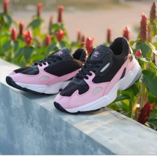 Adidas Falcon