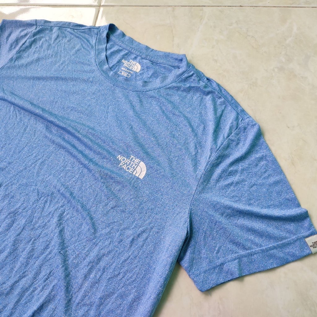 Baselayer TNF Size M - Pakaian Olahraga Bekas Pendaki Pria Wanita - Outdoor Second Hiking