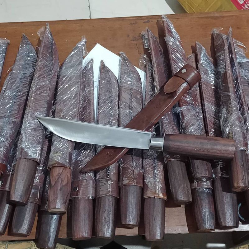 pisau jagal madura. sarung kulit. baja per fuso