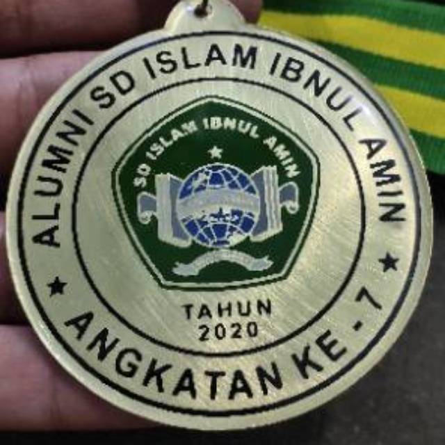 Medali kuningan embos -  resin bening - kuningan kinclong - kalung Wisuda - medali wisuda siswa