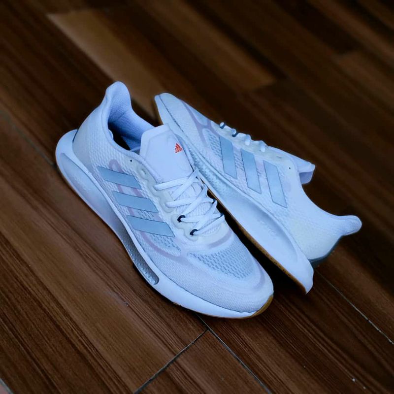 Adidas supernova bouce white strip silver