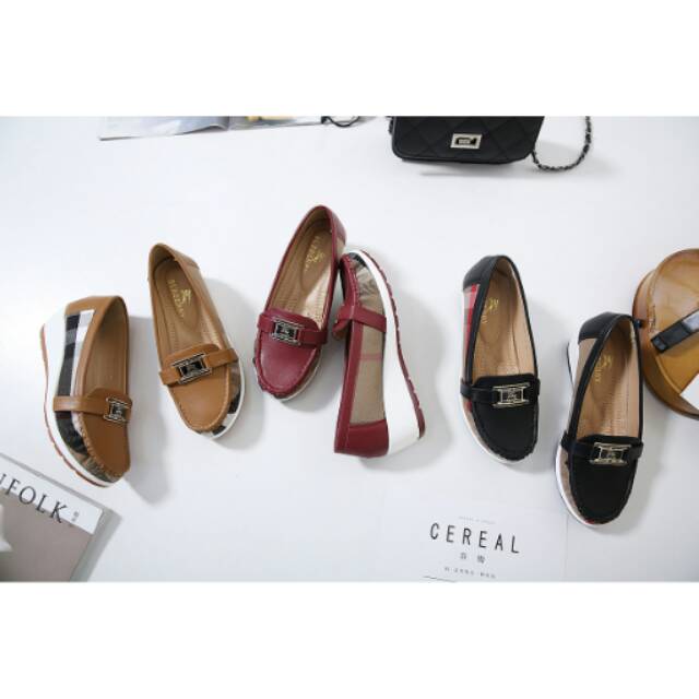 Sepatu burberry 30780.   (H25)