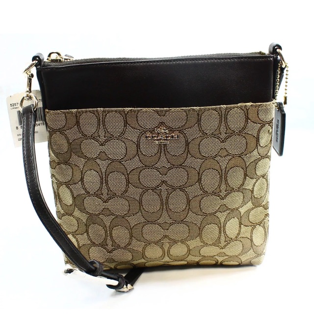 Tas tangan selempang merk Coach