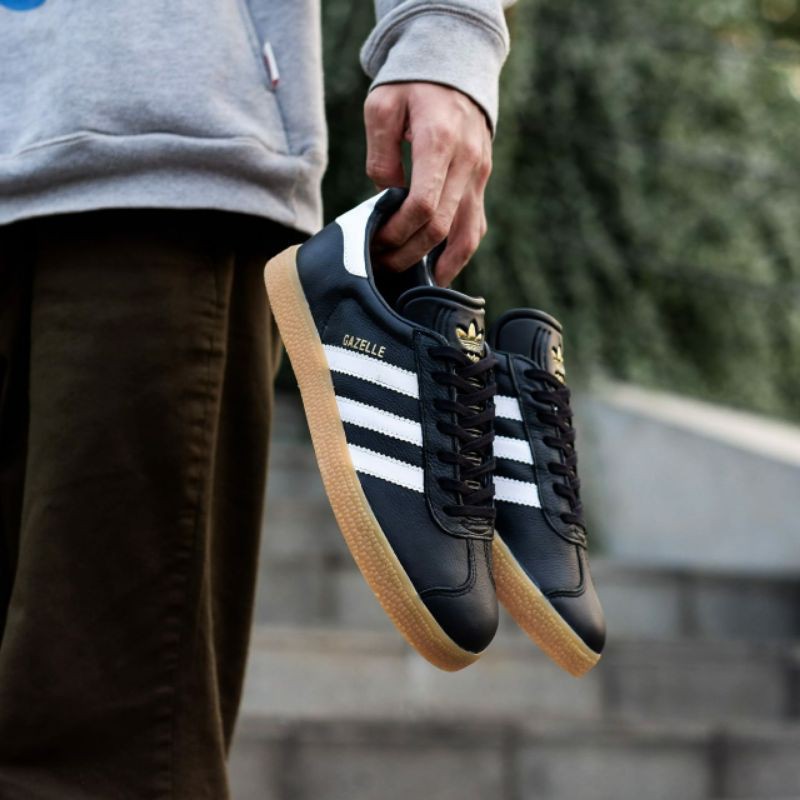 ADIDAS GAZELLE LEATHER BLACK WHITE SOLE GUM