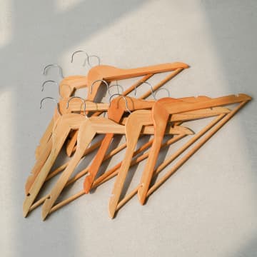 Set Hanger Kayu 8 Pcs - Cokelat / HANGER INFORMA / GANTUNGAN BAJU / KASTOK BAJU / WOOD CLOTH HANGERS (8) NATURAL