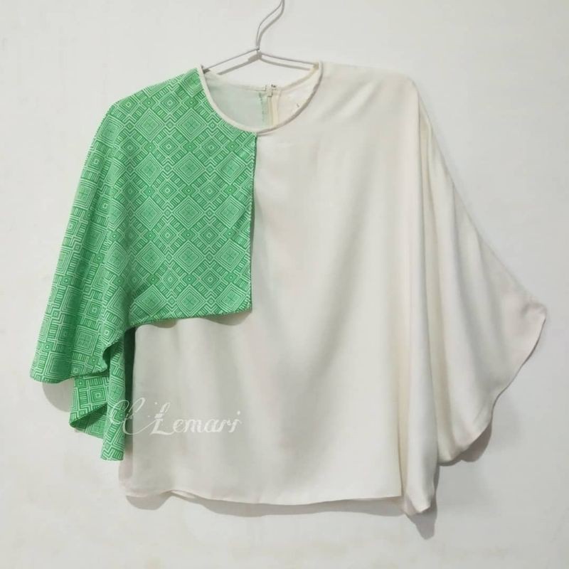 Major Minor Batwing Top in Broken White mix Green (Preloved)