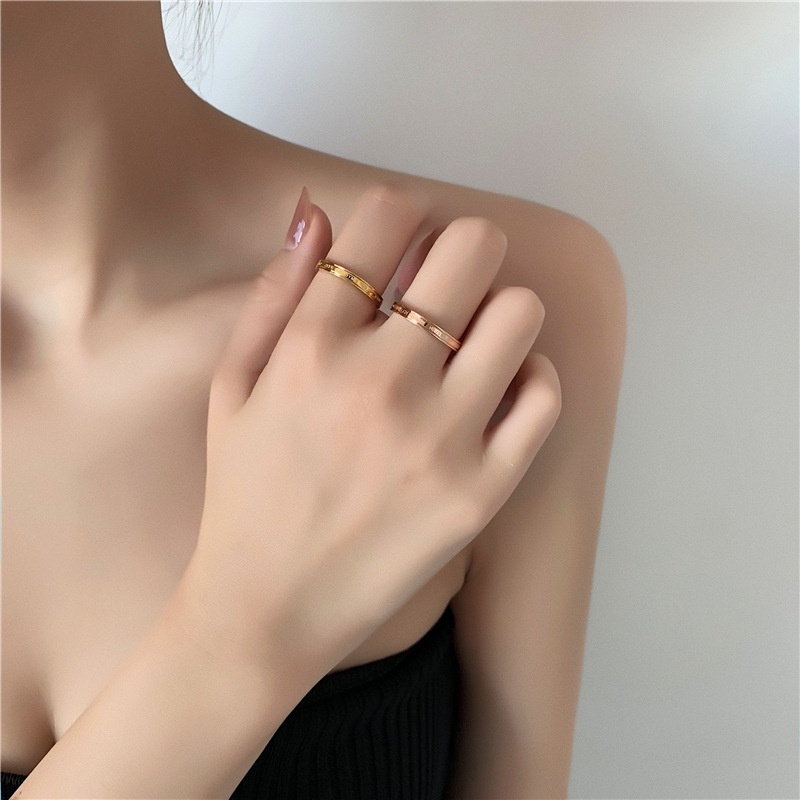 Cincin Baja Titanium Huruf Sederhana Mas Rose Gold Fashion Pria Wanita Rings