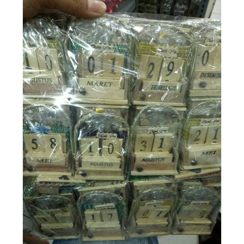 

Souvenir Pernikahan Kalender Abadi