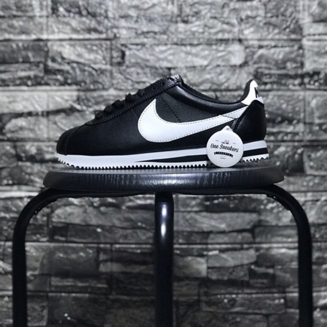 NIKE CORTEZ LEATHER CLASSIC BLACK WHITE 