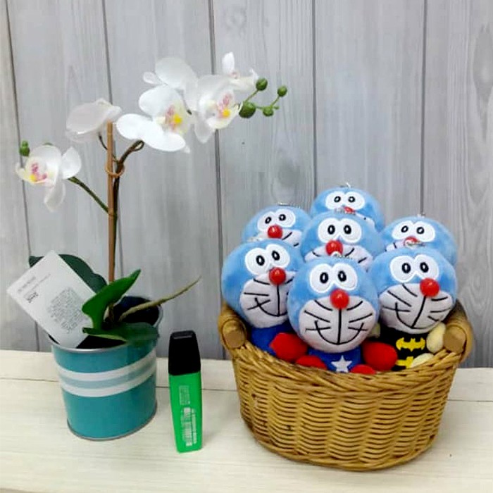 Gantungan kunci Keychain Boneka doraemon florist bucket souvenir kapten batman superman spiderman