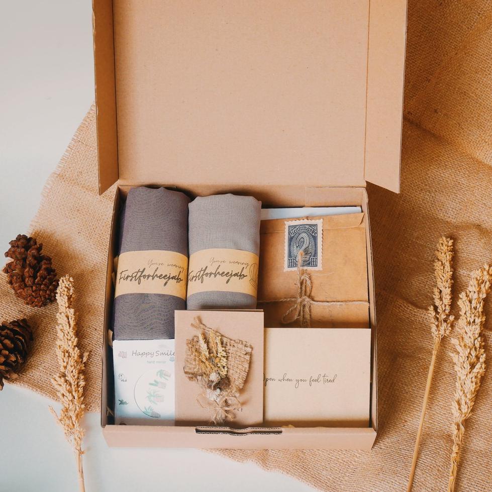 

Promo.. AESTHETIC GIFT BOX / EXCLUSIVE GIFT BOX HIJAB ESTETIK / KADO MURAH / KADO WISUDA ULANG TAHUN