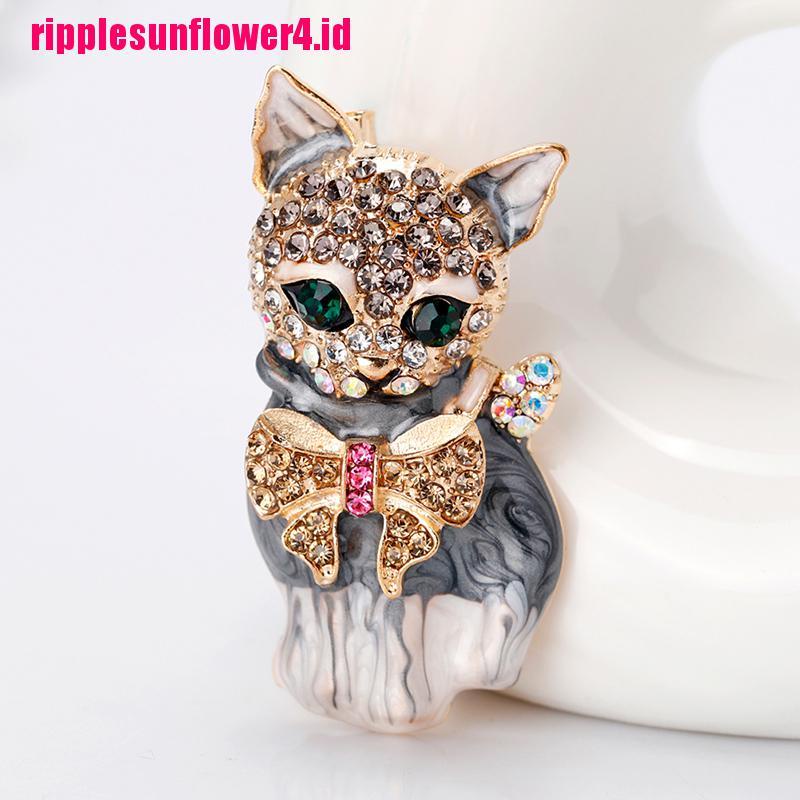 Bros Pin Enamel Bentuk Kartun Kucing Mata Hijau Aksen Kristal Untuk Hadiah