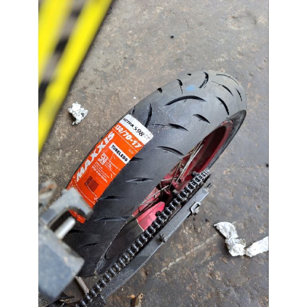BAN MAXXIS VICTRA 130 / 70 - 17