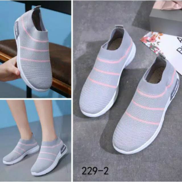 Sepatu Sneackers import 229/2-3