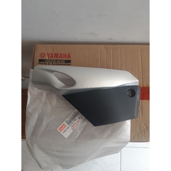 Tutup Accu Silver LGM3 Yamaha F1ZR Original Baru. 4US-F1721-00-P3