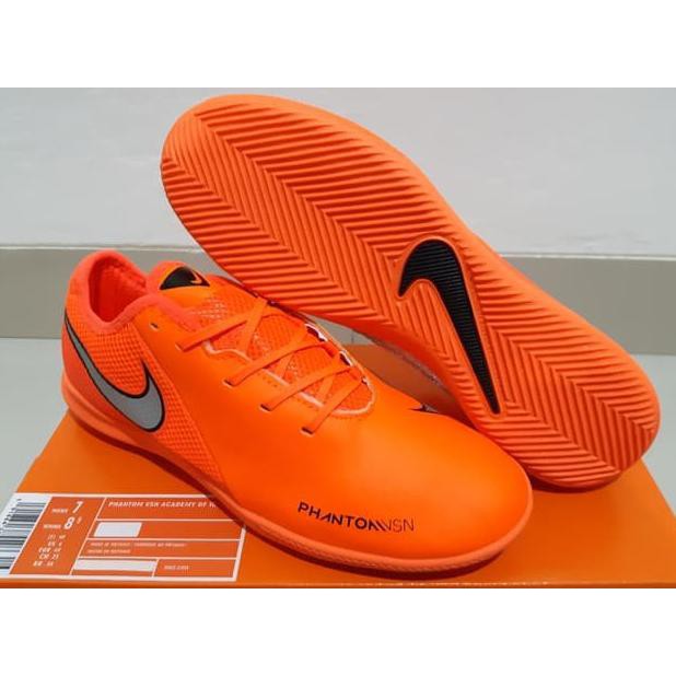 FUTSAL SHOES ORIGINAL GRADE SEPATU FUTSAL NIKE PHANTOM VSN ACADEMY DF IC ORANGE SILVER KUALITAS