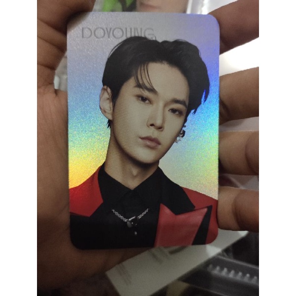 Sharing Photocard Hologram Doyoung NCT Resonate 2020/Pc Holo Stande Doyoung/Album Resonate Resonance Lenti/Pc Doy/Pc Doyoung/Sticker Pc/Photocard Sticker/Album Sticker/Photocard Doyoung Resonance Pt 2/Lenticular Md NCT 127