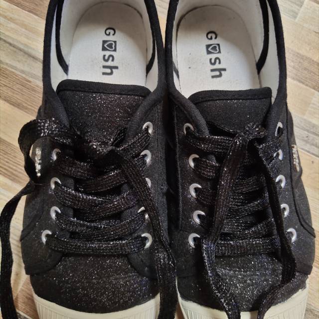 Sepatu gosh dan tas gosh