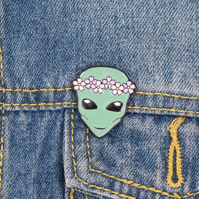 Bros Pin Enamel Bentuk Alien Luar Angkasa Hijau Untuk Geeks / Him / Her