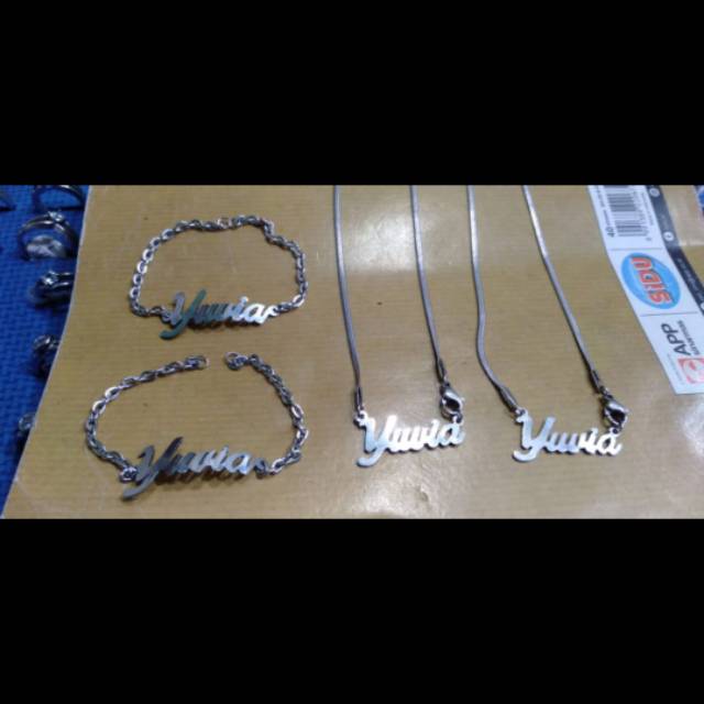 Gelang atau kalung besi putih Ternate