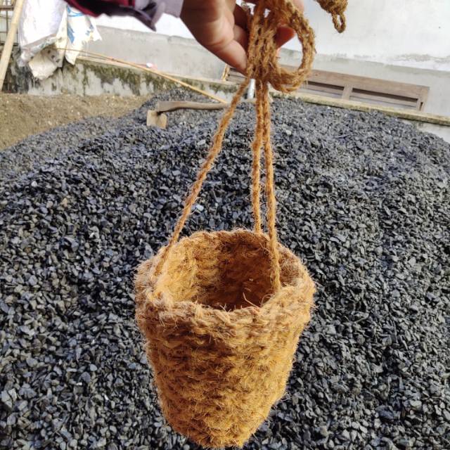 Pot gantung alami ramah lingkungan