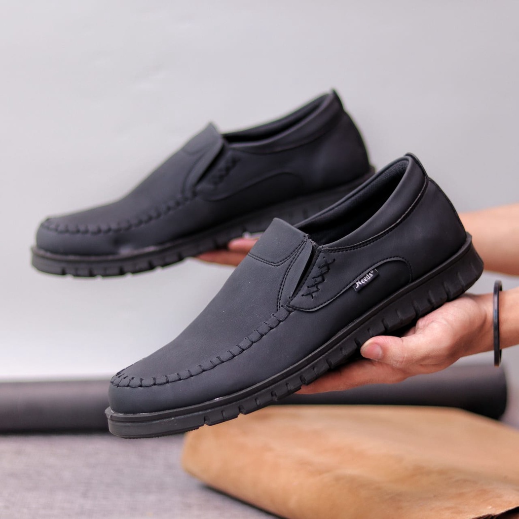 BLENO Sepatu Kasual Casual Slip On Pria Kulit Sintetik Anti Slip Simple Murah Original