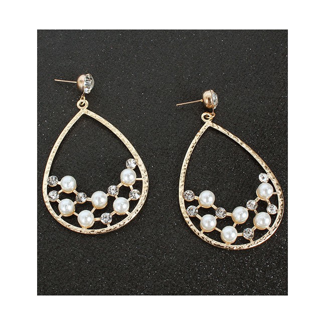 LRC Anting Tusuk Fashion Golden Drop-shaped Alloy Acrylic Pearl Earrings With Diamonds K44368