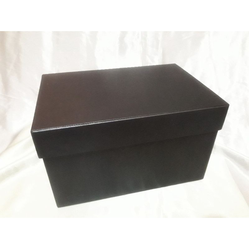 

Box Hampers / Box kado size 30x20x10cm Hitam